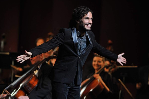 Gael García Bernal recibe elogios por Mozart in the Jungle