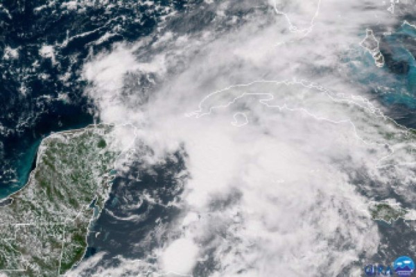 Alberto deja fuertes lluvias en Florida a su paso por el Golfo de México