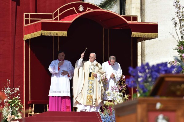 El Papa pide diálogo en Venezuela en misa de Domingo de Resurrección