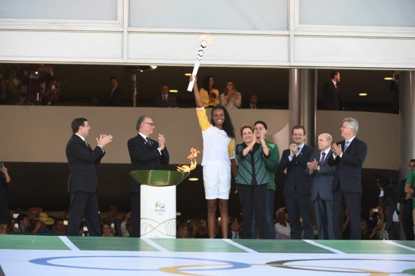 Dilma promete Olimpiadas exitosas pese a crisis política en Brasil