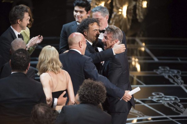 Sean Penn enfurece a los mexicanos con polémica broma en los Oscar