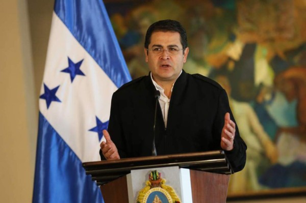 Presidente Hernández exige más competitividad en aduanas