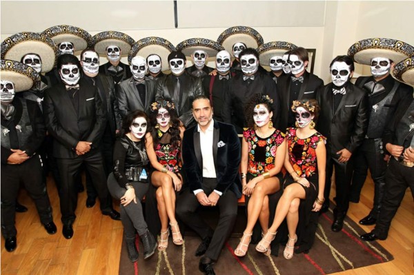 Alejandro Fernández celebra el Día de Muertos