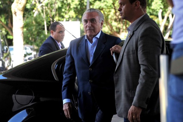 Vicepresidente de Brasil niega estar conformando gobierno