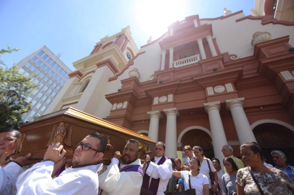 Feligresía sampedrana da último adiós al padre Saturnino Senis