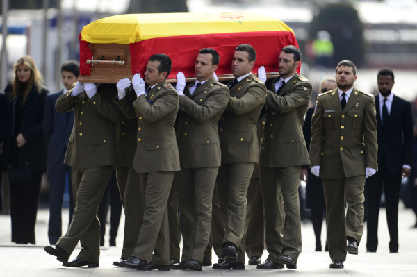 Miles de españoles rinden homenaje y se despiden de artífice de la democracia