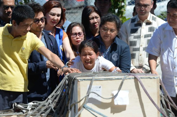 Repatrían los restos de trabajadora filipina hallada en un congelador en Kuwait