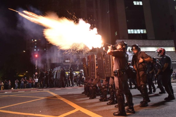 Partidarios de Rousseff se enfrentan a la policía