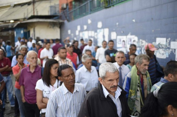 ﻿Venezolanos eligen presidente en una de las peores crisis de su historia