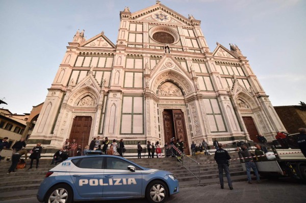 Muere un turista golpeado por piedra de una iglesia en Florencia