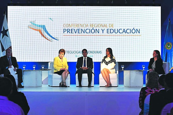 Expertos de América debaten sobre prevención y educación