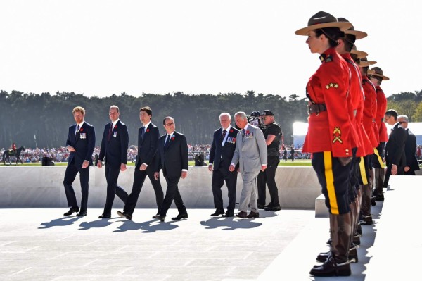 Canadian Mounted Police stand as (LtoR) Britain's Prince Harry, Britain's Prince William, Duke of Cambridge, French President Francois Hollande (L), Governor General of Canada David Johnston (C) and Britain's Charles, Prince of Wales (R) walk past at the Canadian National Vimy Memorial in Vimy, near Arras, northern France, on April 9, 2017, during a commemoration ceremony to mark the 100th anniversary of the Battle of Vimy Ridge, a World War I battle which was a costly victory for Canada, but one that helped shape the former British colony's national identity. / AFP PHOTO / POOL / Philippe HUGUEN