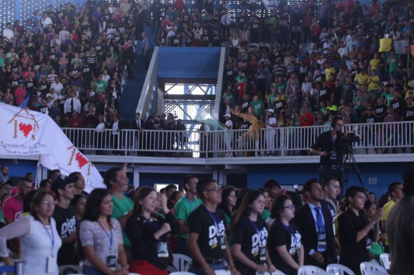 Miles acuden a la jornada cristiana Dios es Real en San Pedro Sula