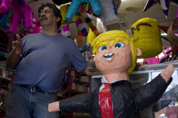 Insultos de Trump disparan demanda de piñatas con su cara