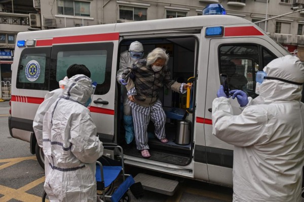Hospitales de Wuhan superan el colapso por coronavirus y se centran en los casos graves