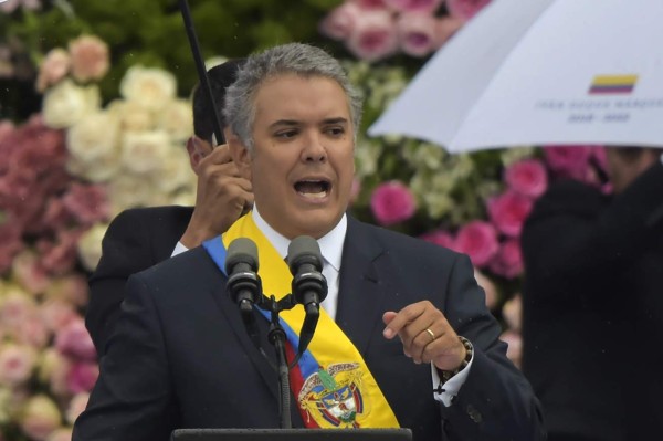 Iván Duque, nuevo presidente de Colombia, lanza velada advertencia a Maduro