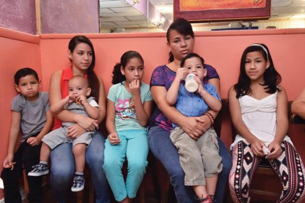 Familia hondureña desesperada pide ayuda en Miami, EUA