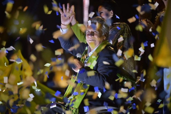 Socialista Moreno triunfa en elecciones de Ecuador, opositor impugnará resultado
