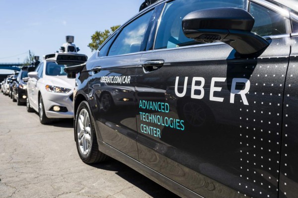Uber suspende su programa de vehículos autónomos, tras accidente mortal