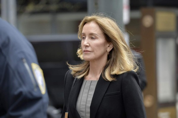 Felicity Huffman se declara culpable de estafa en EEUU por caso de sobornos a universidades