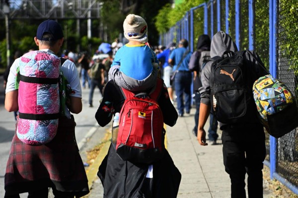 Retornan cinco menores hondureños que viajaban solos en caravana