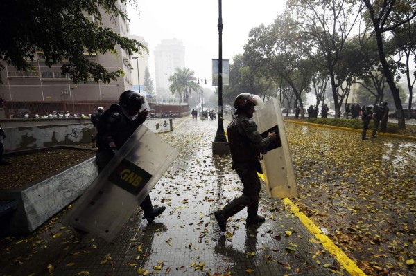 Opositores marchan en Venezuela en recuerdo a los fallecidos hace un año