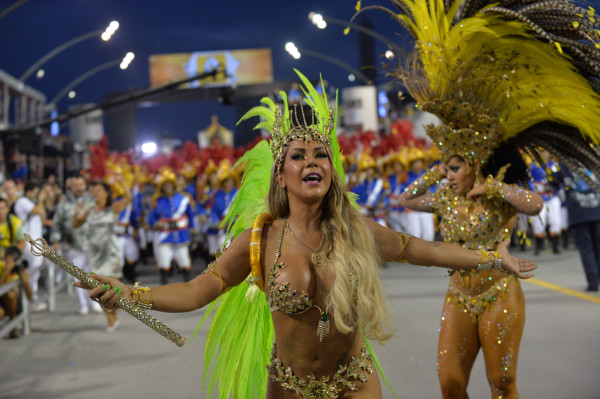 Carnaval de Río arrancan con exaltación a la percusión africana