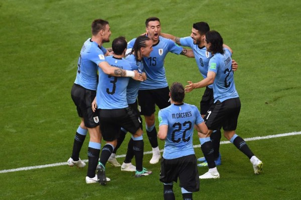 Los uruguayos se imponen a Rusia y se están quedando con el primer lugar del Grupo A.