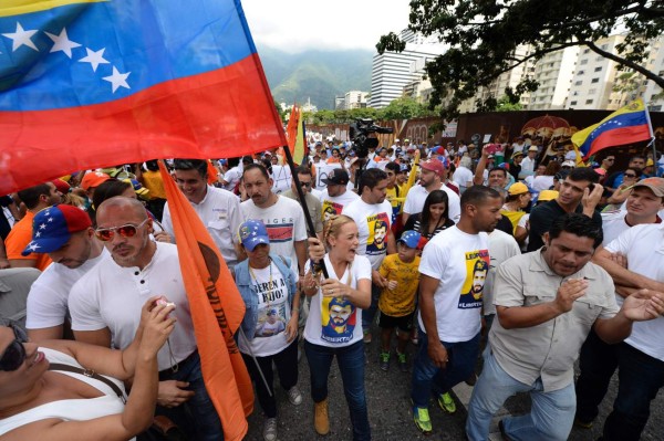 Oposición venezolana muestra su fuerza en las calles