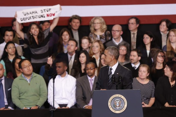 Obama recibió un fuerte reclamo en su visita a Chicago para defender plan migratorio