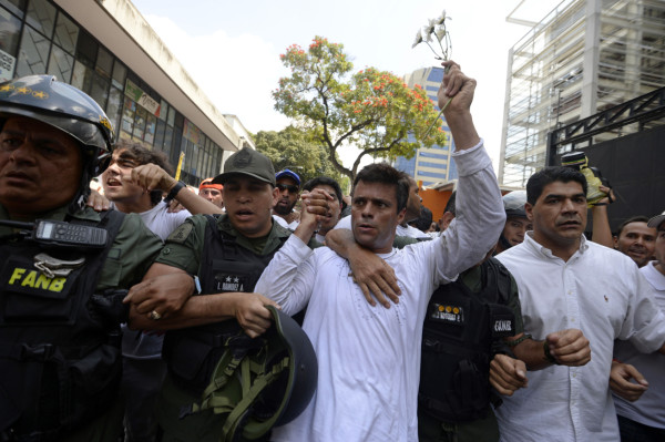 Gobierno venezolano envía a la cárcel al opositor Leopoldo López