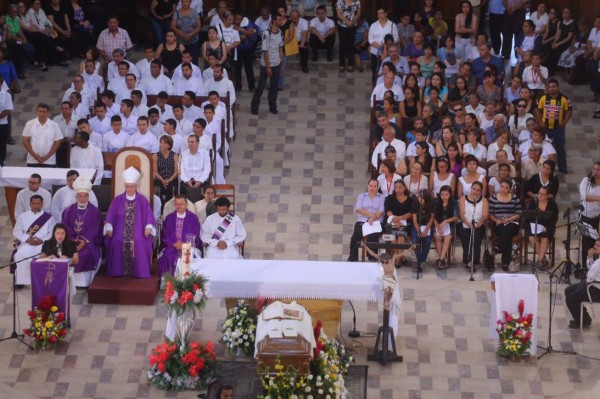 Feligresía sampedrana da último adiós al padre Saturnino Senis