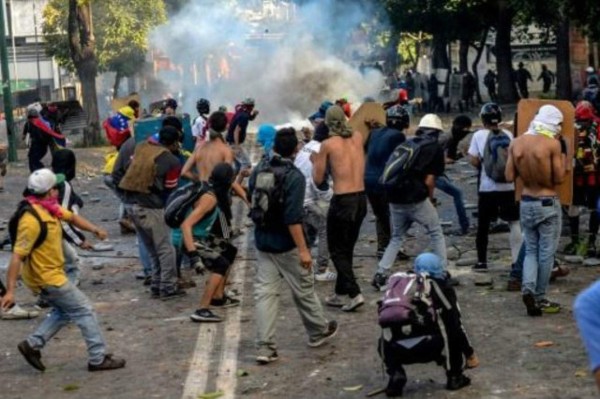 Oposición desafía al gobierno y toma las calles de Venezuela