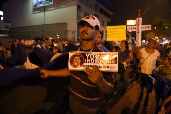 Marcha de las antorchas ilumina San Pedro Sula