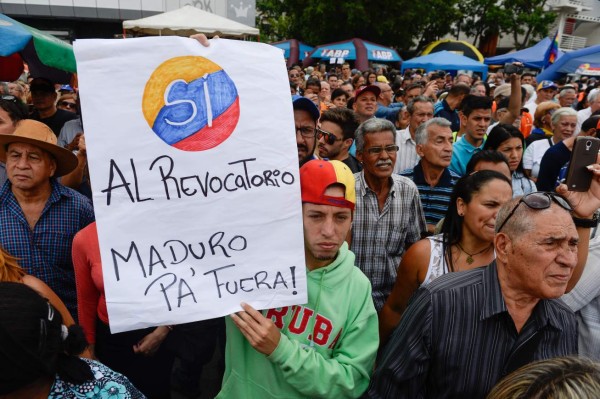 Maduro: 'tendrán presidente por lo menos hasta 2018”