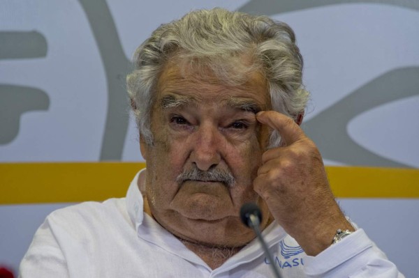 Mujica advierte sobre un golpe militar en Venezuela