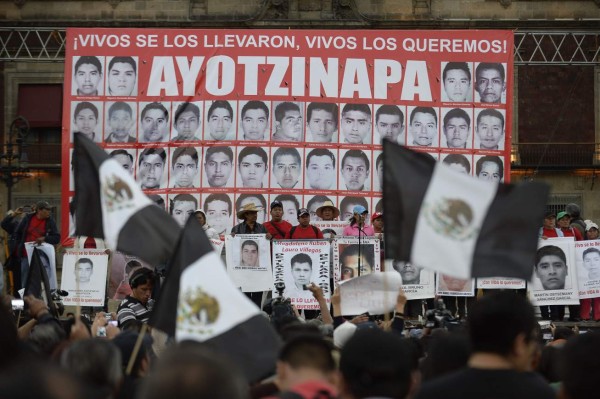 Fiscalía mexicana: estudiantes de Ayotzinapa fueron asesinados, incinerados y arrojados al río