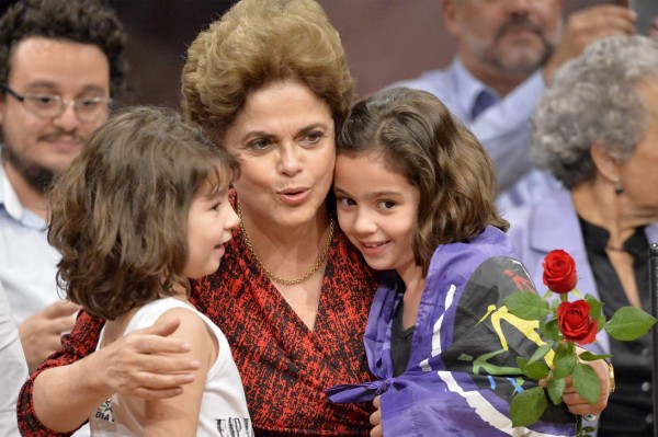 Gritos e insultos en el juicio de destitución contra Dilma