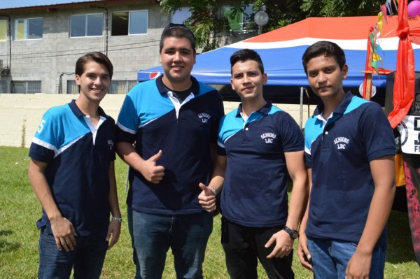 Presentan alumnos seniors 2015 del Liceo Bilingüe Centroamericano