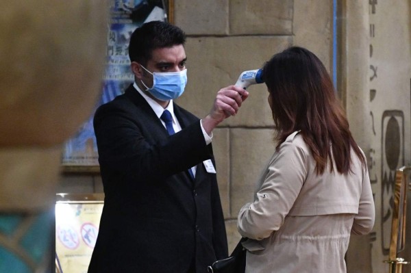 China pone dos ciudades en cuarentena para frenar la epidemia