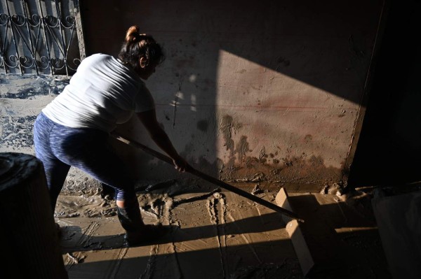 El sector privado sufrió un impacto económico de L36,210 millones; y en el sector público fue de L9,458 millones(Photo by Orlando SIERRA / AFP)