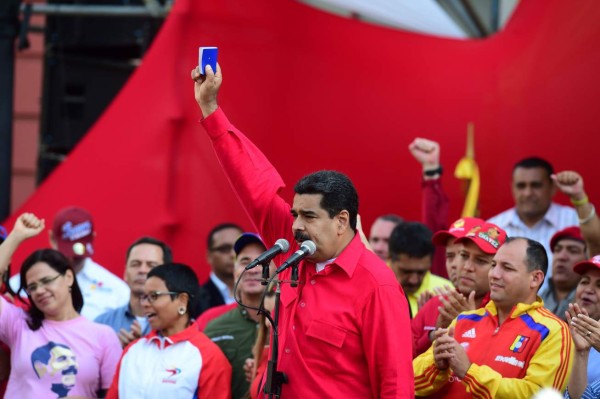 Maduro convoca al Consejo de Defensa ante 'golpe parlamentario'
