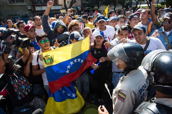 Con ollas vacías protesta la oposición en Venezuela