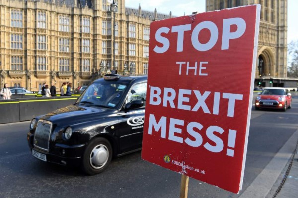 Diputados británicos buscan un Plan B para el Brexit