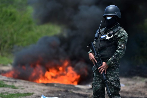 Honduras incinera 212 kilos de cocaína incautados en La Mosquitia