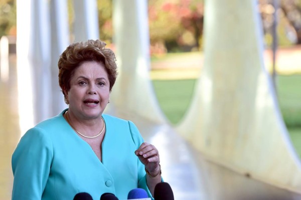 Escándalo de corrupción en Brasil sacude a políticos en campaña