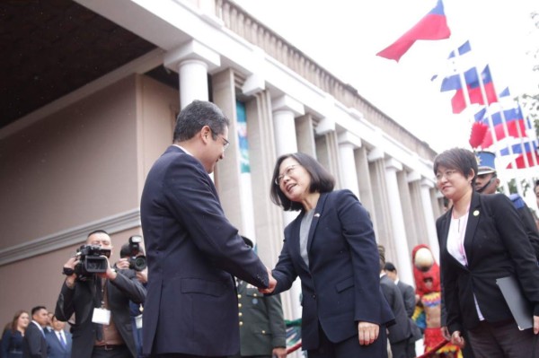 Presidenta de Taiwán se reúne con JOH en Casa Presidencial
