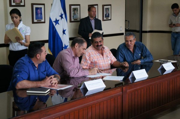 Con 22 convenios dan impulso a ganaderos de Honduras