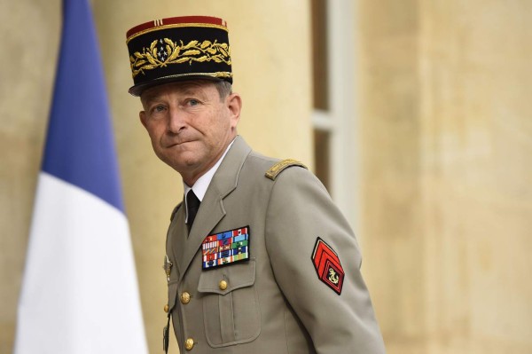 Renuncia jefe de Fuerzas Armadas de Francia