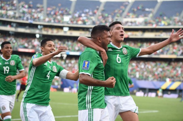 México sin despeinarse vence a El Salvador en su debut en la Copa Oro
